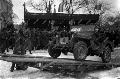  gyessgi bemutat egy honvdsgi dzsippel az auts-motoros csillagtrn Kecskemten. 1947. janur 5. MTI, Fot/MAFIRT 